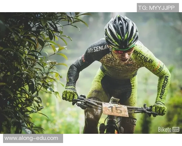 黄伟独家揭秘足球技巧与心得分享助你提升球技与战术理解